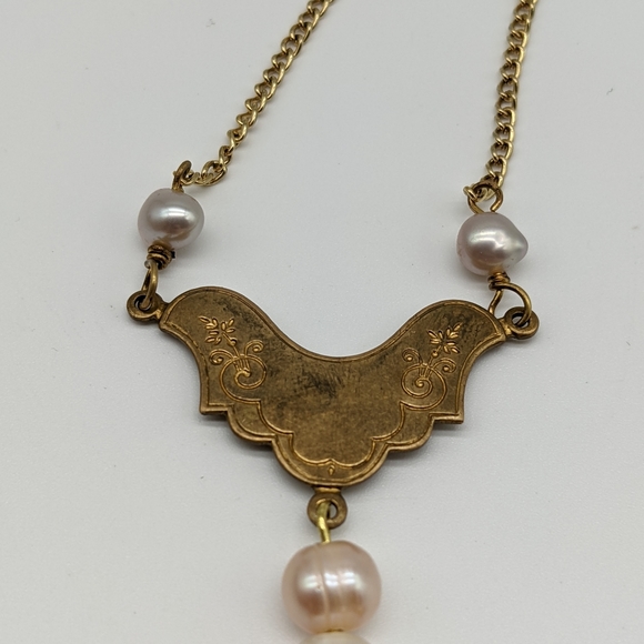 Gold Filigree and Pearl Heart Necklace - Picture 3 of 5